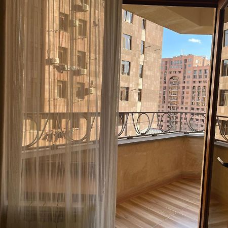 Ferienwohnung Superior Apt. With Balcony On Aram Street Erivan Exterior foto