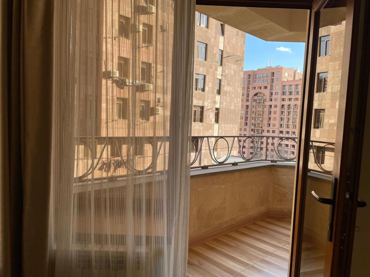 Ferienwohnung Superior Apt. With Balcony On Aram Street Erivan Exterior foto