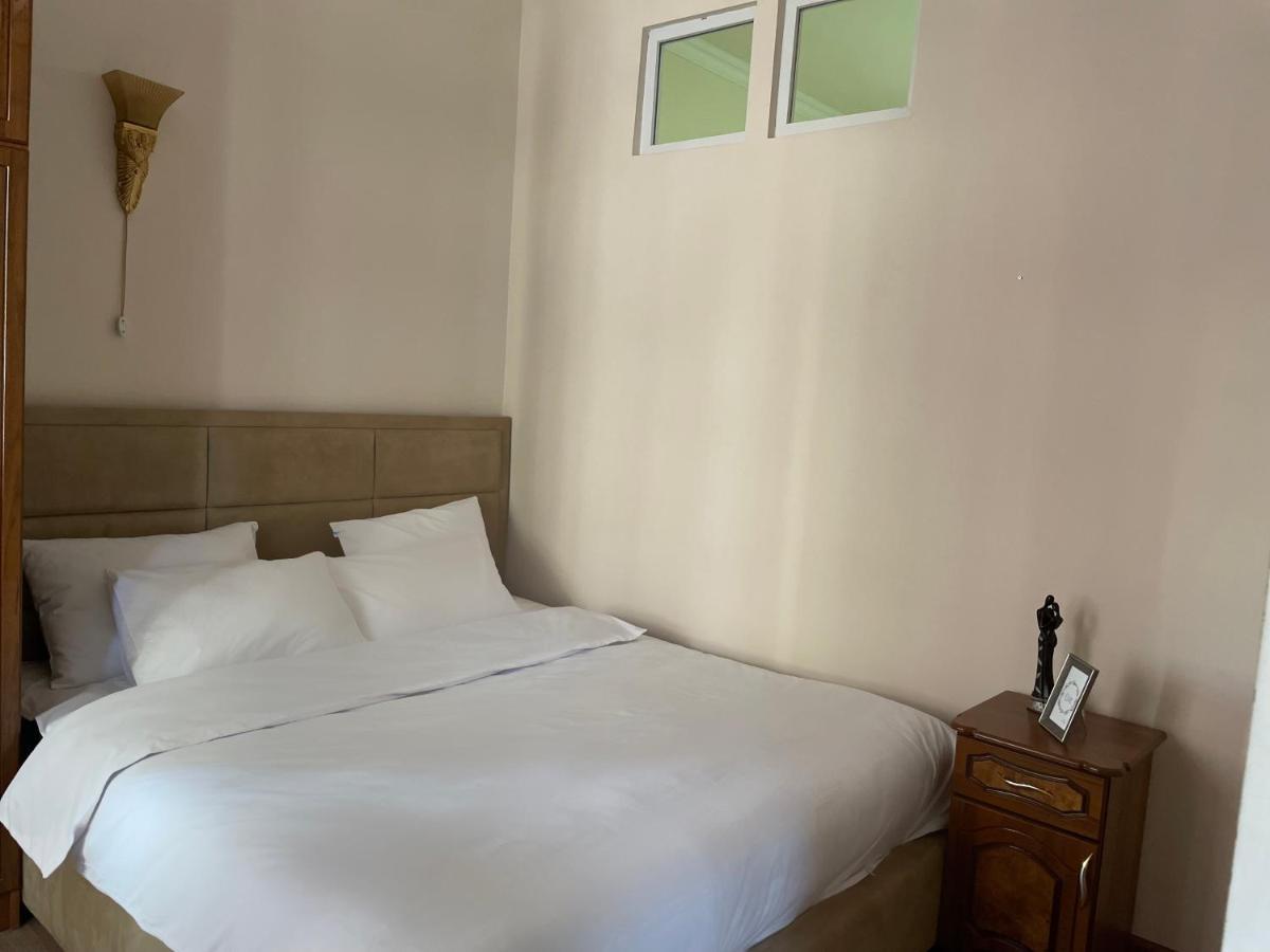Ferienwohnung Superior Apt. With Balcony On Aram Street Erivan Exterior foto