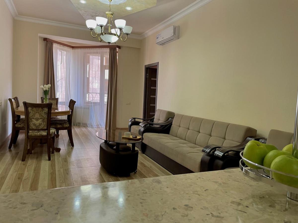Ferienwohnung Superior Apt. With Balcony On Aram Street Erivan Exterior foto