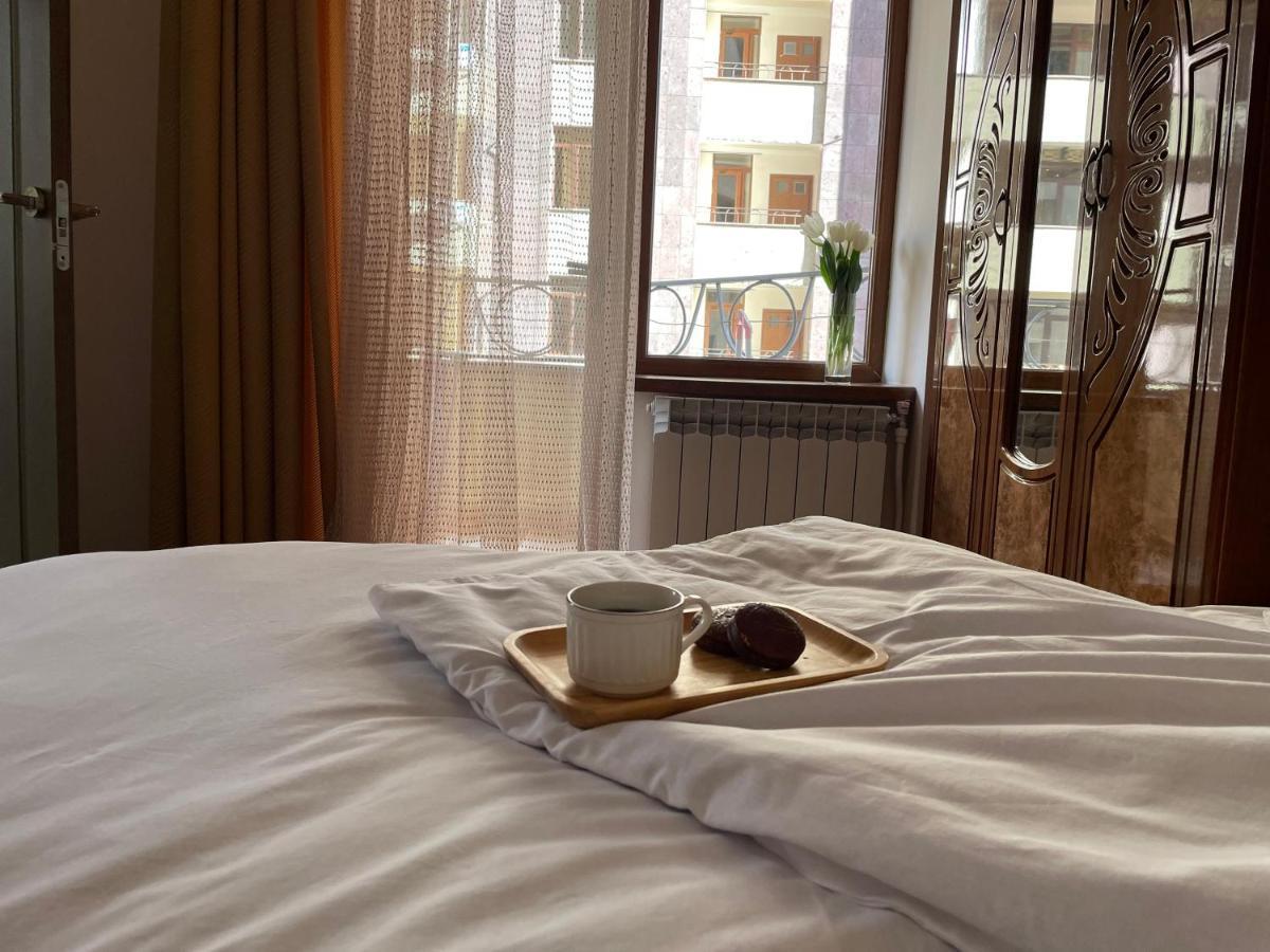 Ferienwohnung Superior Apt. With Balcony On Aram Street Erivan Exterior foto