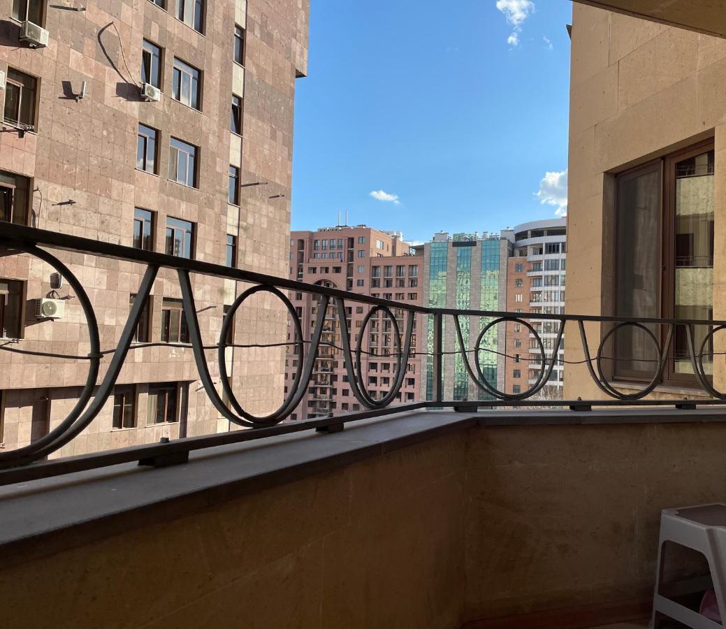 Ferienwohnung Superior Apt. With Balcony On Aram Street Erivan Exterior foto